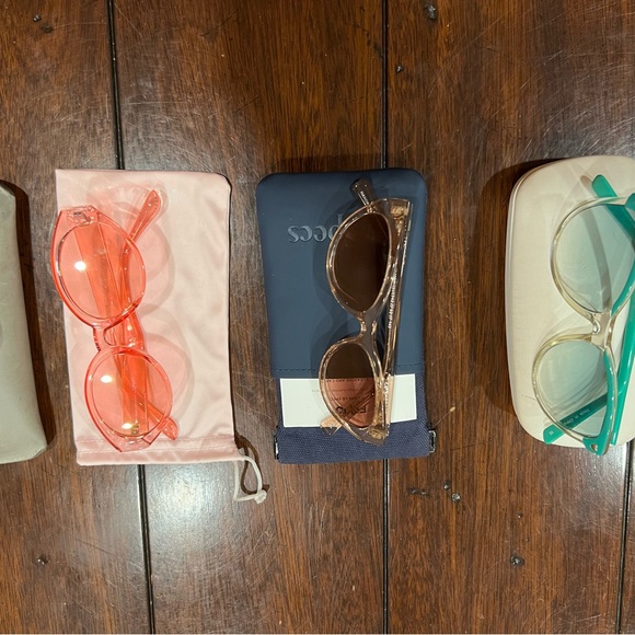 Set of two pairs of sunglasses - Betsey Johnson and Rubi. Come with cases! - Picture 6 of 6